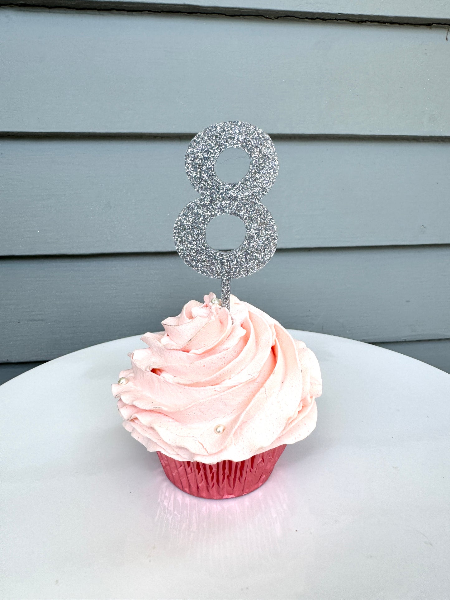 8 Treat Topper